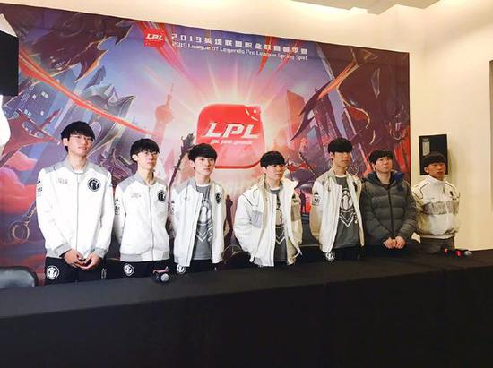 他既可以为 他既可以为